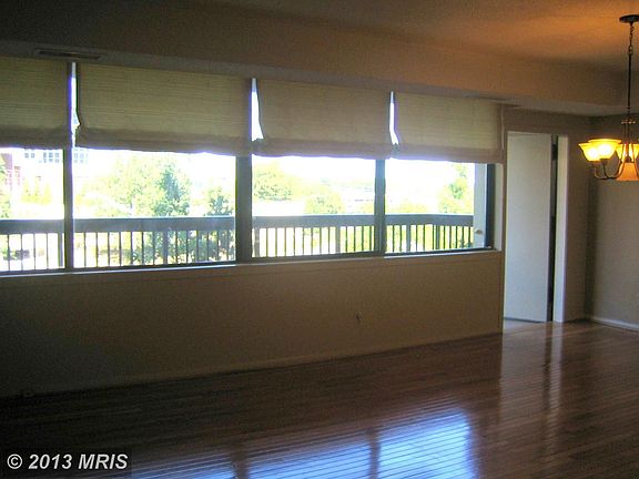 5th image of 3709 S George Mason Dr APT 402e