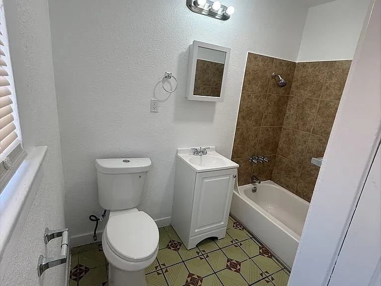 1210 Hoffman Ave — Photo 23