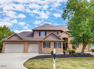 2992 Autumn Leaves Ct, Lima, OH 45805