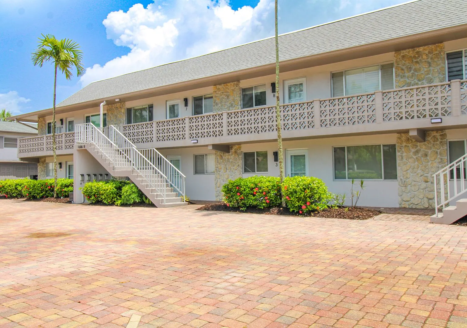 ** Canal View 2 Bedroom\2 Bath Condo ** Seasonal Or Annual ** Blue Point Close To Downtown Naples... — Photo 3