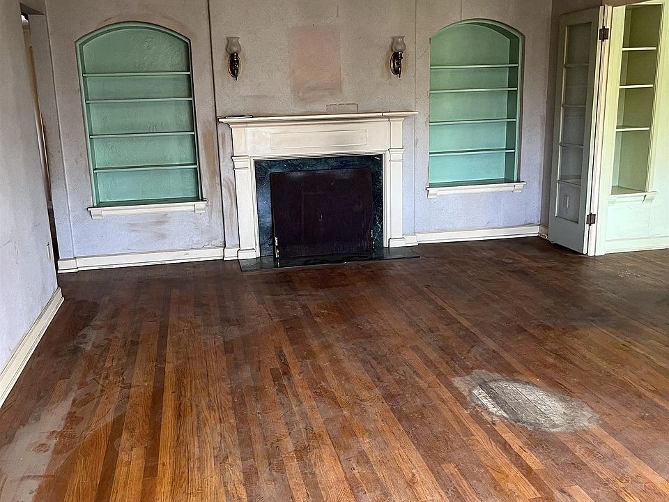 1st image of 2705 29th St NE