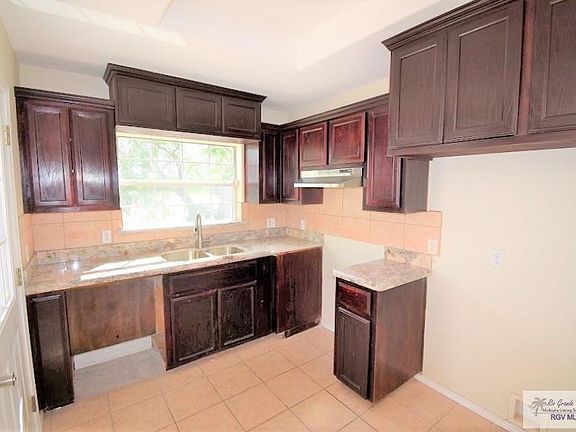 3rd image of 2006 Vista Verde Cir E #13