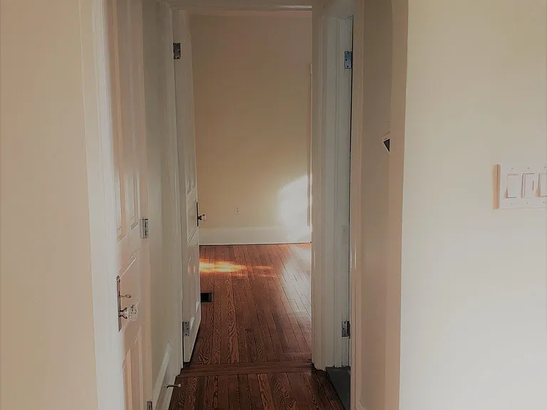 232 W Burke St — Photo 12