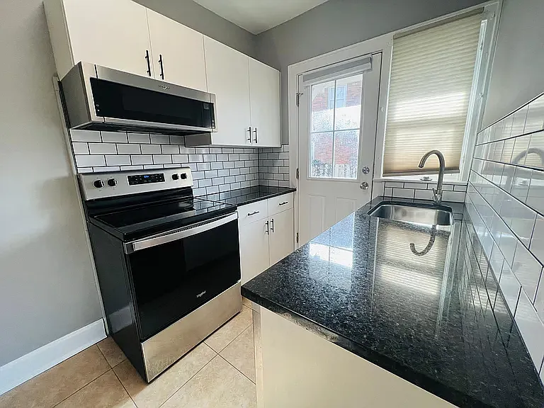 2 bed, 1000 sqft, $1,849 — Photo 3