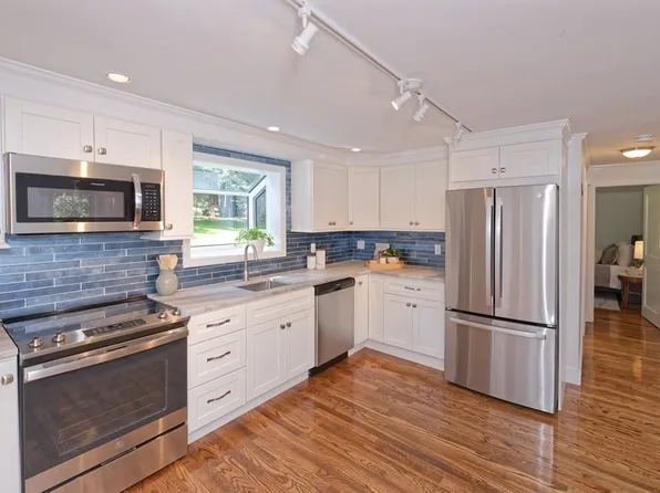 5 Conway Rd, Millis, MA 02054