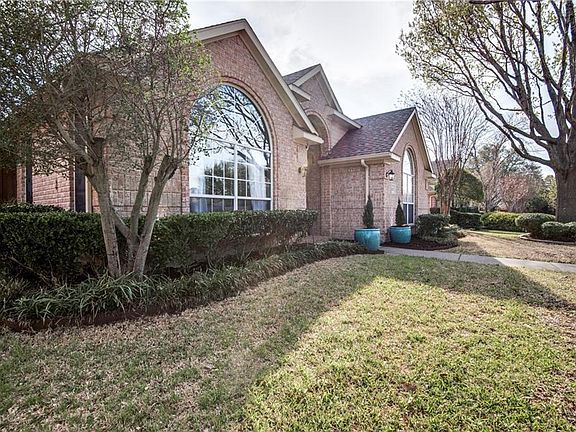 2nd image of 2612 Newcastle Dr