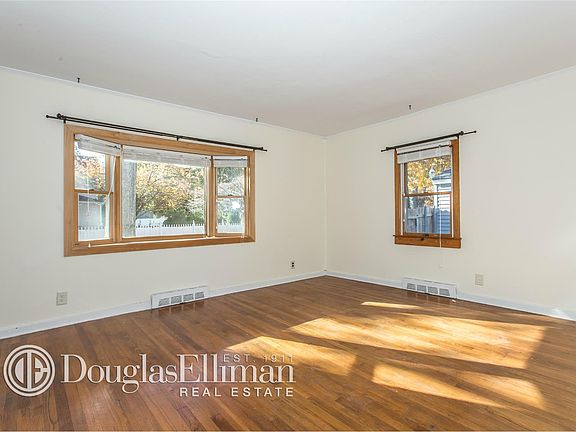 5th image of 272 Washington Ave