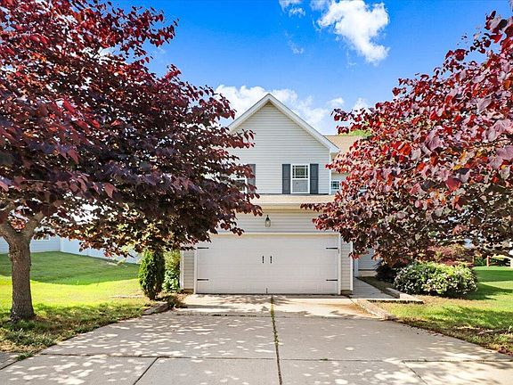 3rd image of 83 N Farm Dr