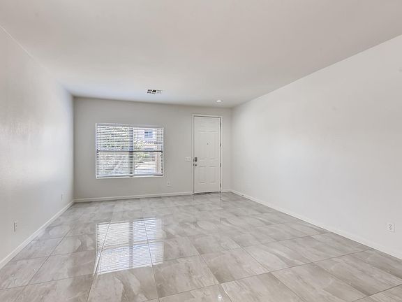 5th image of 950 E Dee St