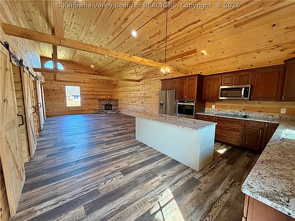 3rd image of 2941 Millstone Rd