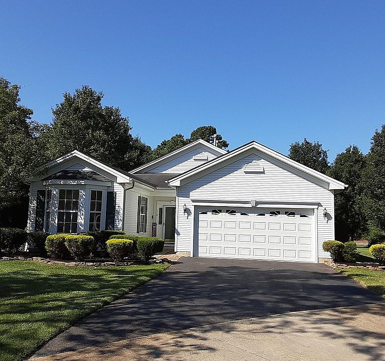  2 car garage 3 bedrooms