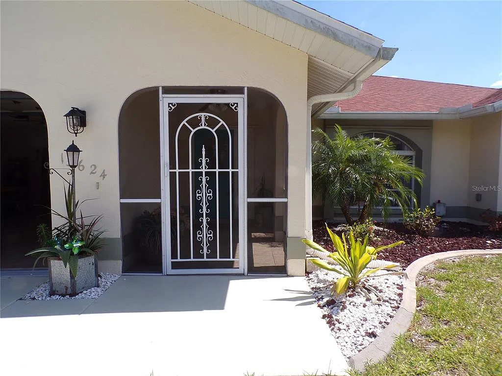 3 bed, 2.0 bath, 1922 sqft, $4,000 — Photo 2