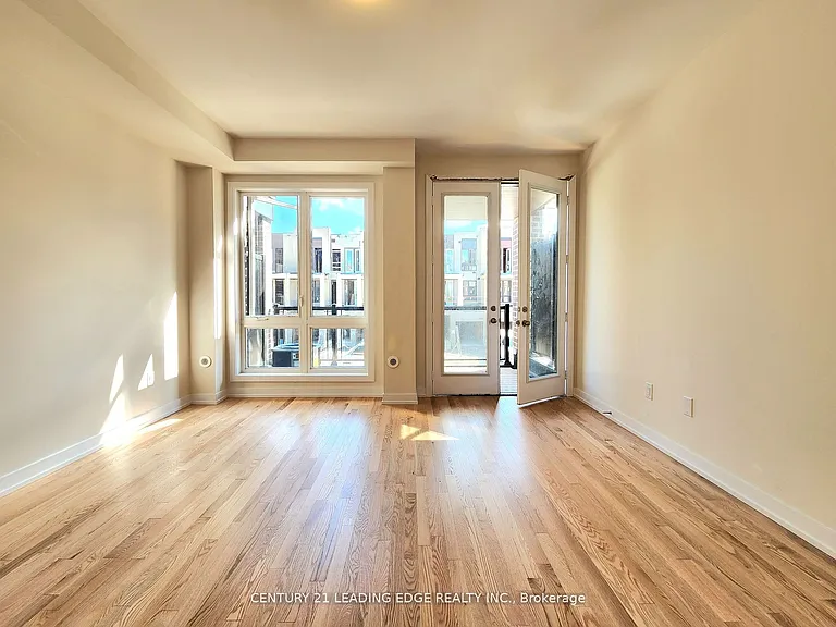 109 Stauffer Cres — Photo 3