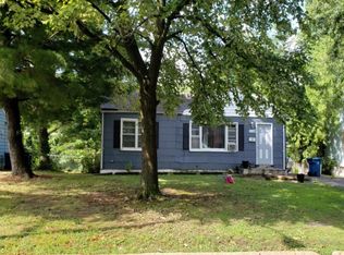 9152 Loganberry Ln, Saint Louis, MO 63121