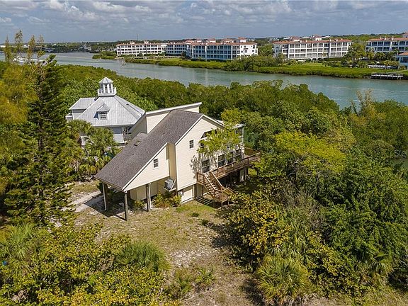 5th image of 320 Kettle Harbor Dr