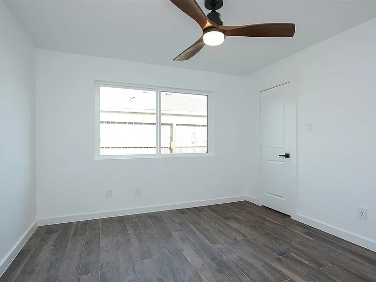 8518 Furlong Ln — Photo 26
