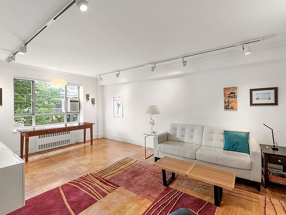 2nd image of 814 Carroll St #4B
