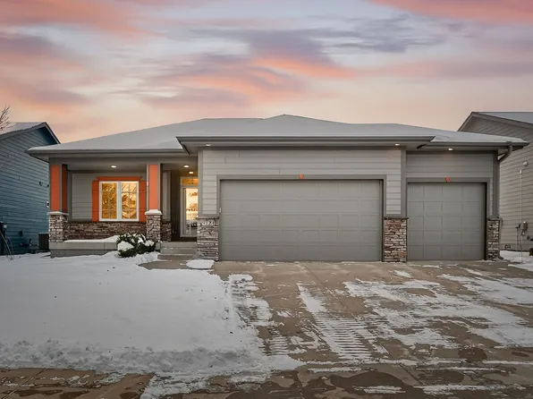 9124 Canyon St, West Des Moines, IA 50266