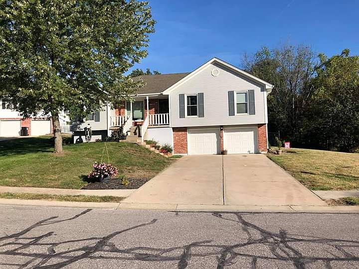 1st image of 1300 NW Delwood Dr