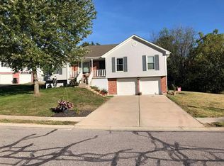 1300 NW Delwood Dr, Blue Springs, MO 64015