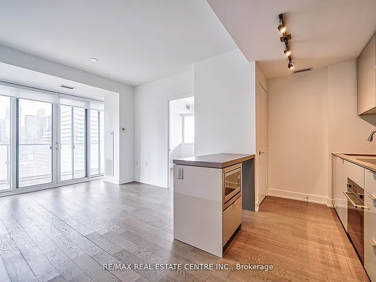 7 Grenville St #2605 — Photo 8
