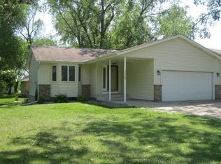 2906 Old Highway 8, Roseville, MN 55113