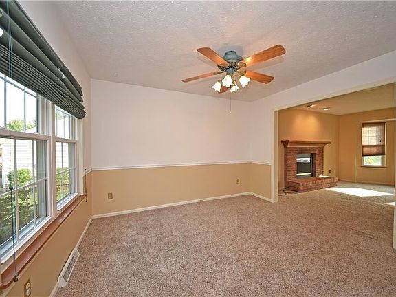 4th image of 4036 N Huntington St