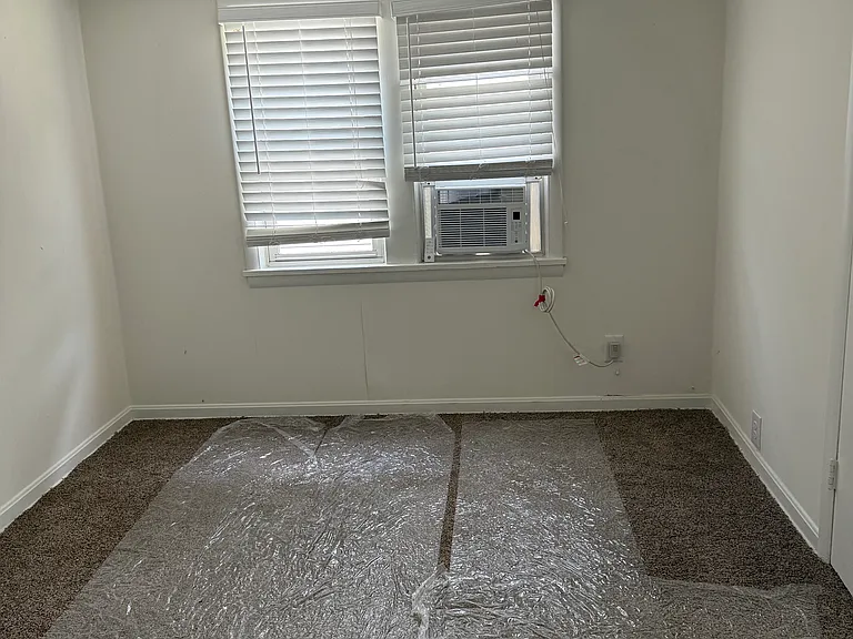 1004 Gillock St — Photo 40