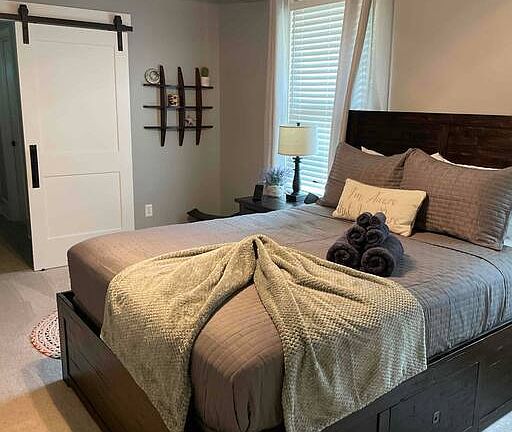 5th image of 226 Kalmia Dr #1