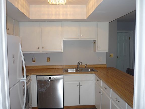 Kitchen. Bosch dishwasher.