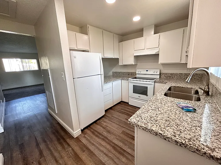 WIllowbrook Apartments — Photo 38
