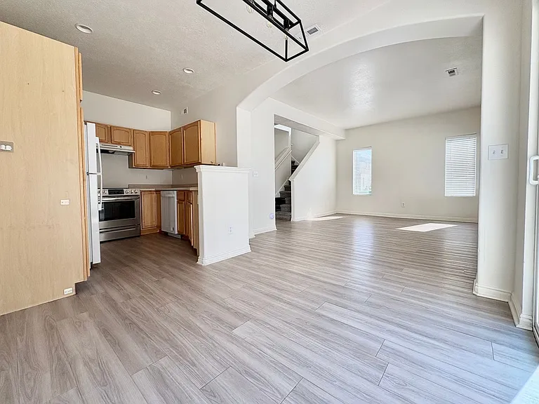 1553 W Vivante Way — Photo 5