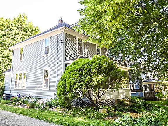 3rd image of 802 College St