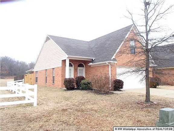 3rd image of 854 W Ross Pkwy