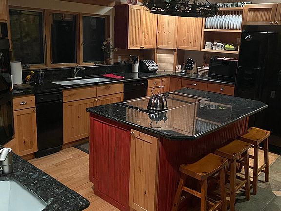 5th image of 247 Robertson Ln