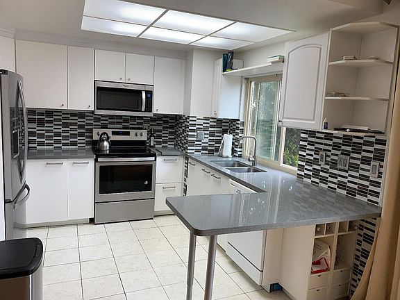 3rd image of 3121 Loma Verde Dr APT 27
