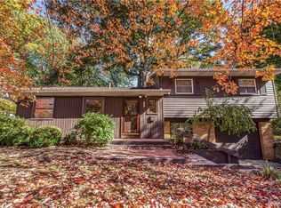 887 Canyon Trl, Akron, OH 44303