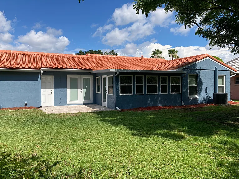 10606 Whitman Cir — Photo 17