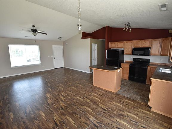 3rd image of 6217 Woodbine Dr
