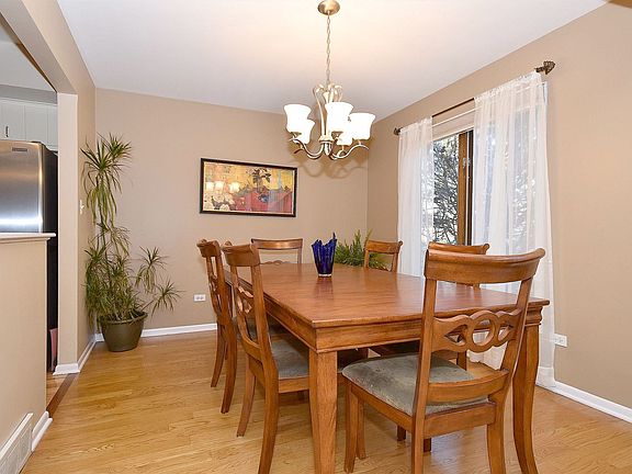 4th image of 406 N Wilmette Ave
