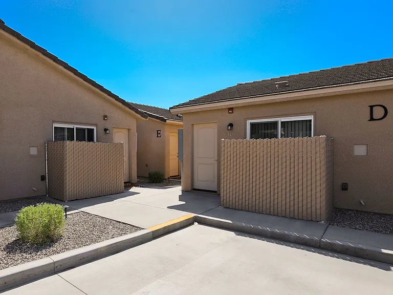 3064 Shoshone Dr — Photo 5