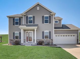 N8245 Woody Ln, Ixonia, WI 53036