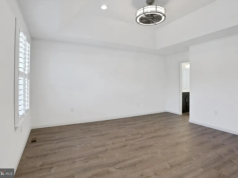28 Long Bend Dr — Photo 17