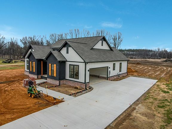 4th image of 803 Oxford Loop