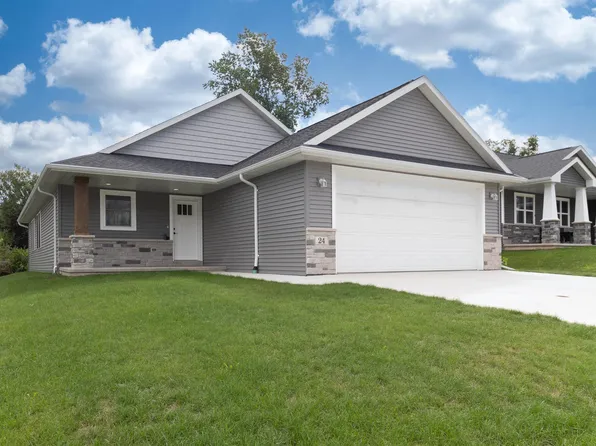 24 Ash Grove Pl, Kaukauna, WI 54130