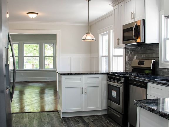 3rd image of 429 Union Ave