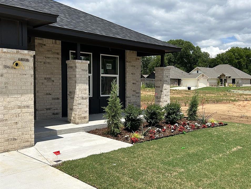 2nd image of 1203 Honeysuckle Hollow Dr