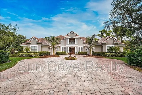 854 Macewen Dr Photo 1