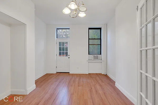 Rented by CORE | media 5