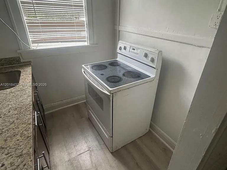 967 SW 5th St #20 — Photo 6